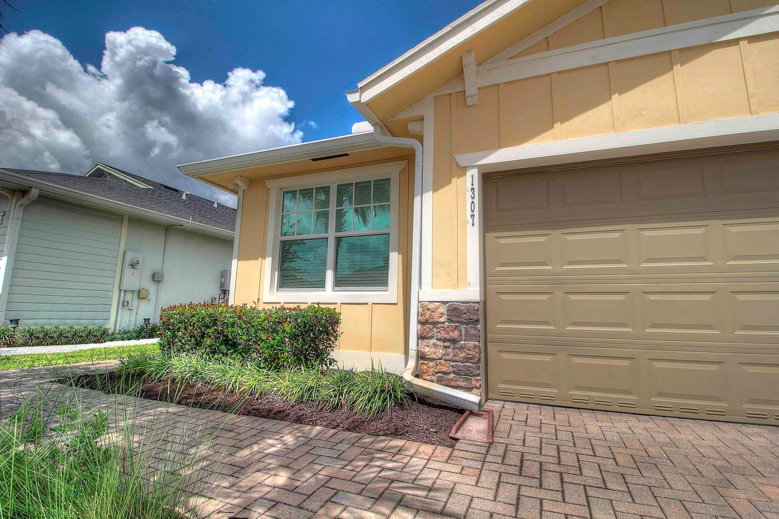 Ver detalles 3 / 2 1952 sq. ft. $ 2026-07-13 0 foto