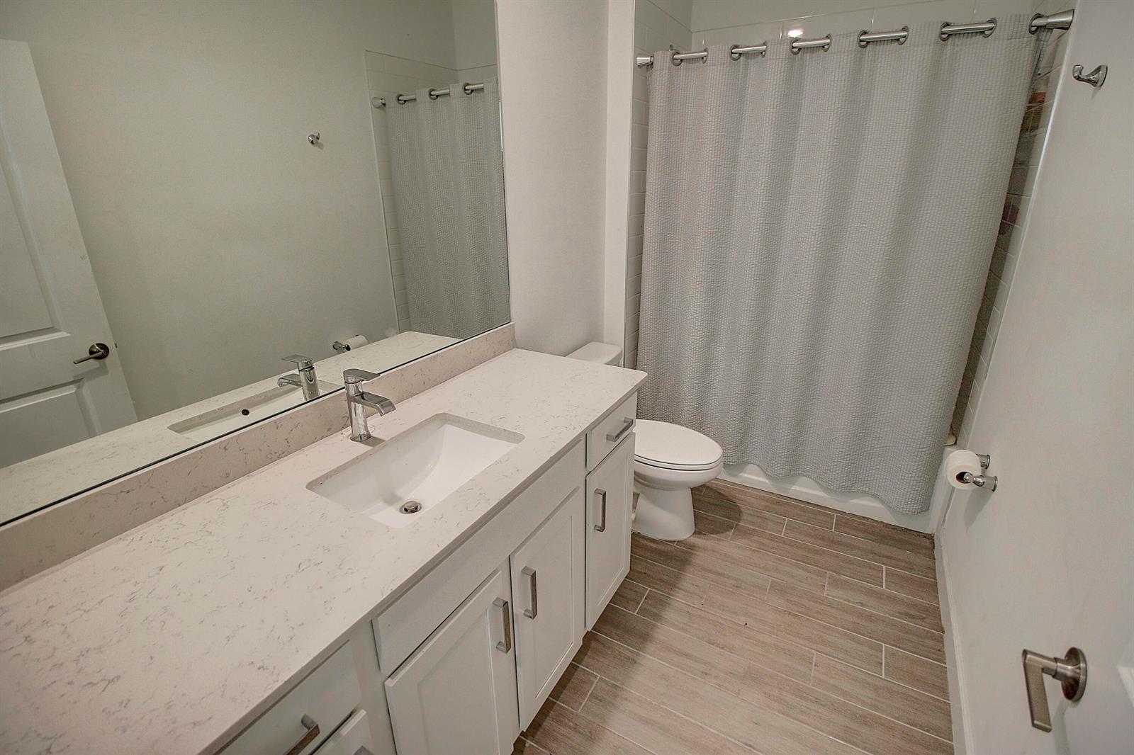 Ver detalles 3 / 2 1952 sq. ft. $ 2026-07-13 0 foto