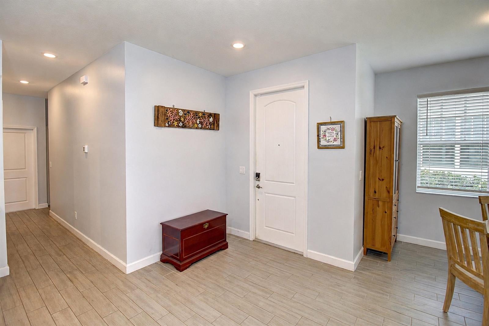 Ver detalles 3 / 2 1952 sq. ft. $ 2026-07-13 0 foto