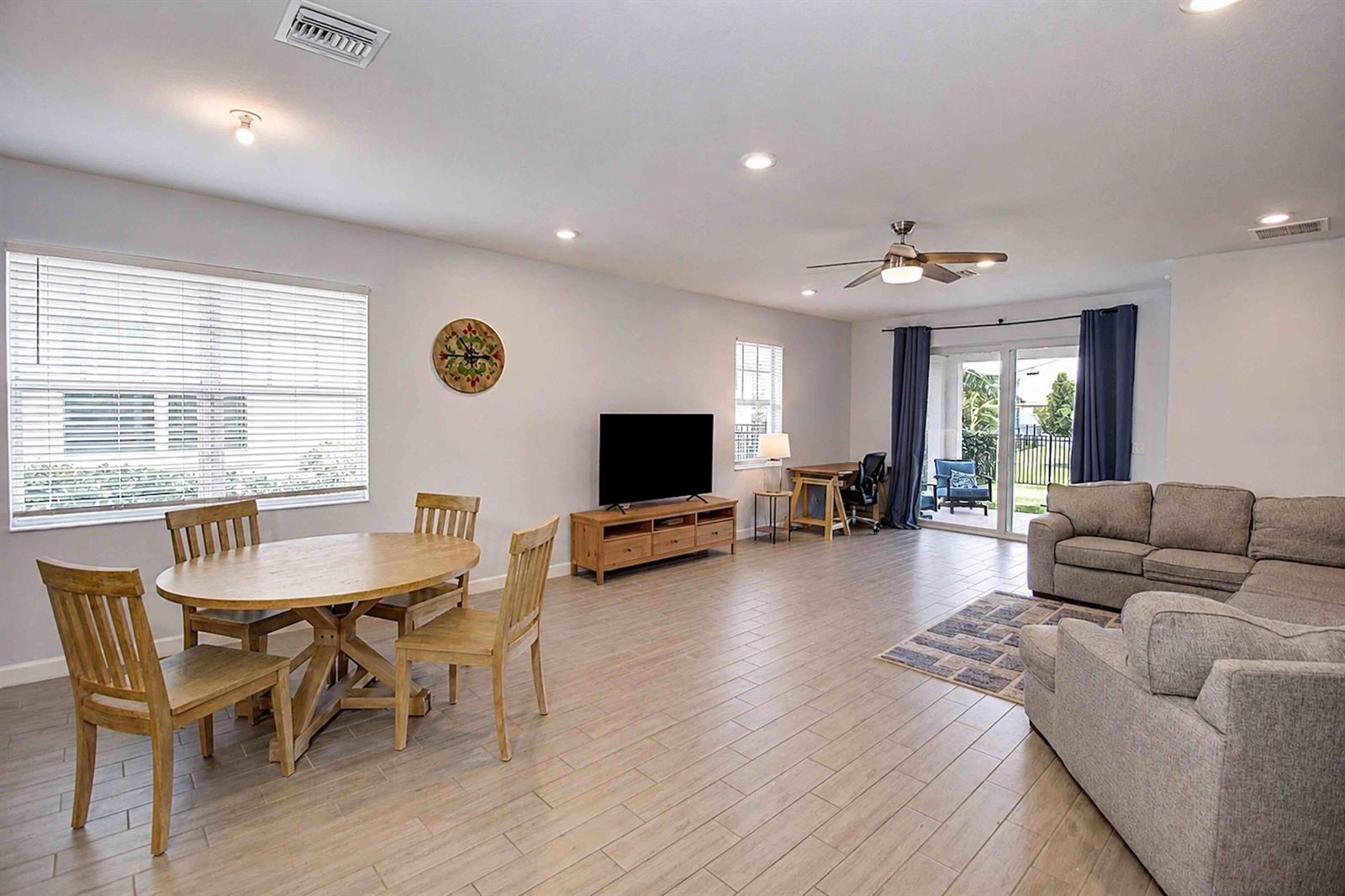 Ver detalles 3 / 2 1952 sq. ft. $ 2026-07-13 0 foto