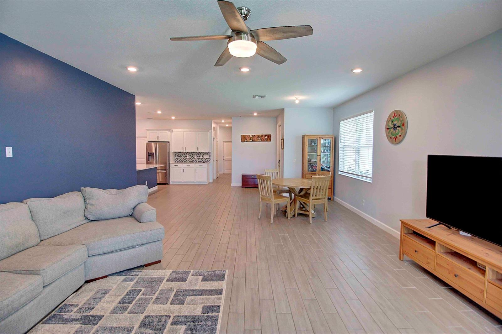Ver detalles 3 / 2 1952 sq. ft. $ 2026-07-13 0 foto