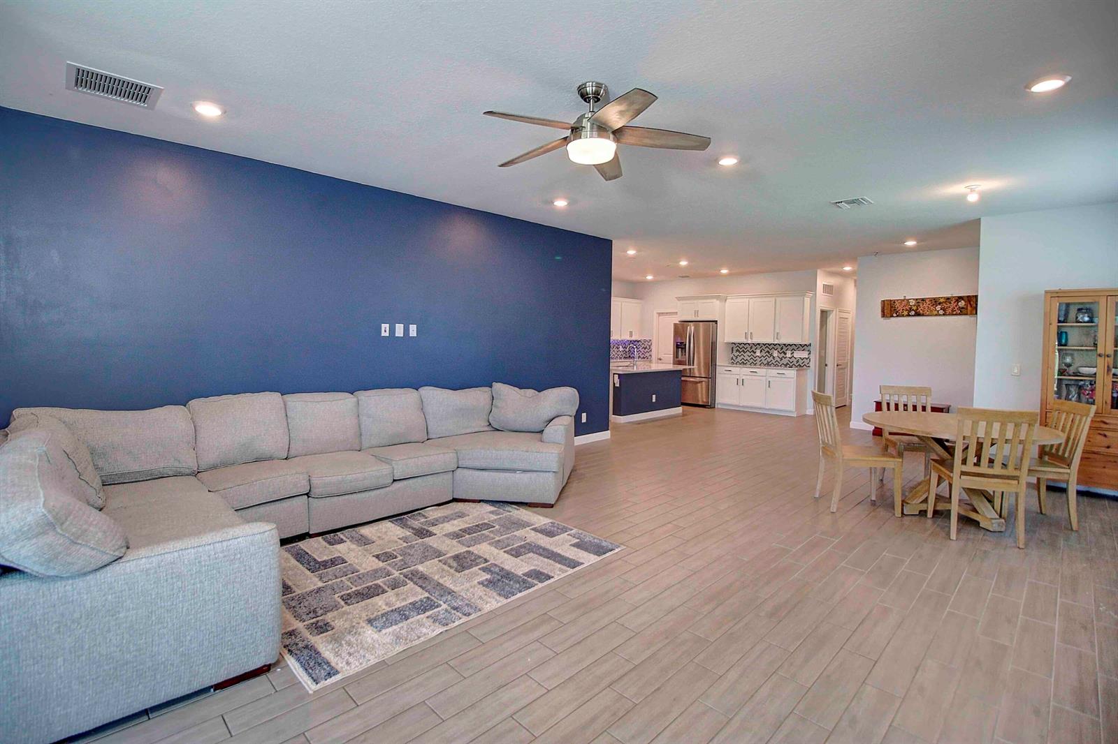 Ver detalles 3 / 2 1952 sq. ft. $ 2026-07-13 0 foto