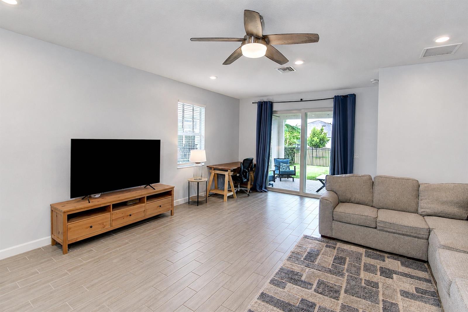 Ver detalles 3 / 2 1952 sq. ft. $ 2026-07-13 0 foto