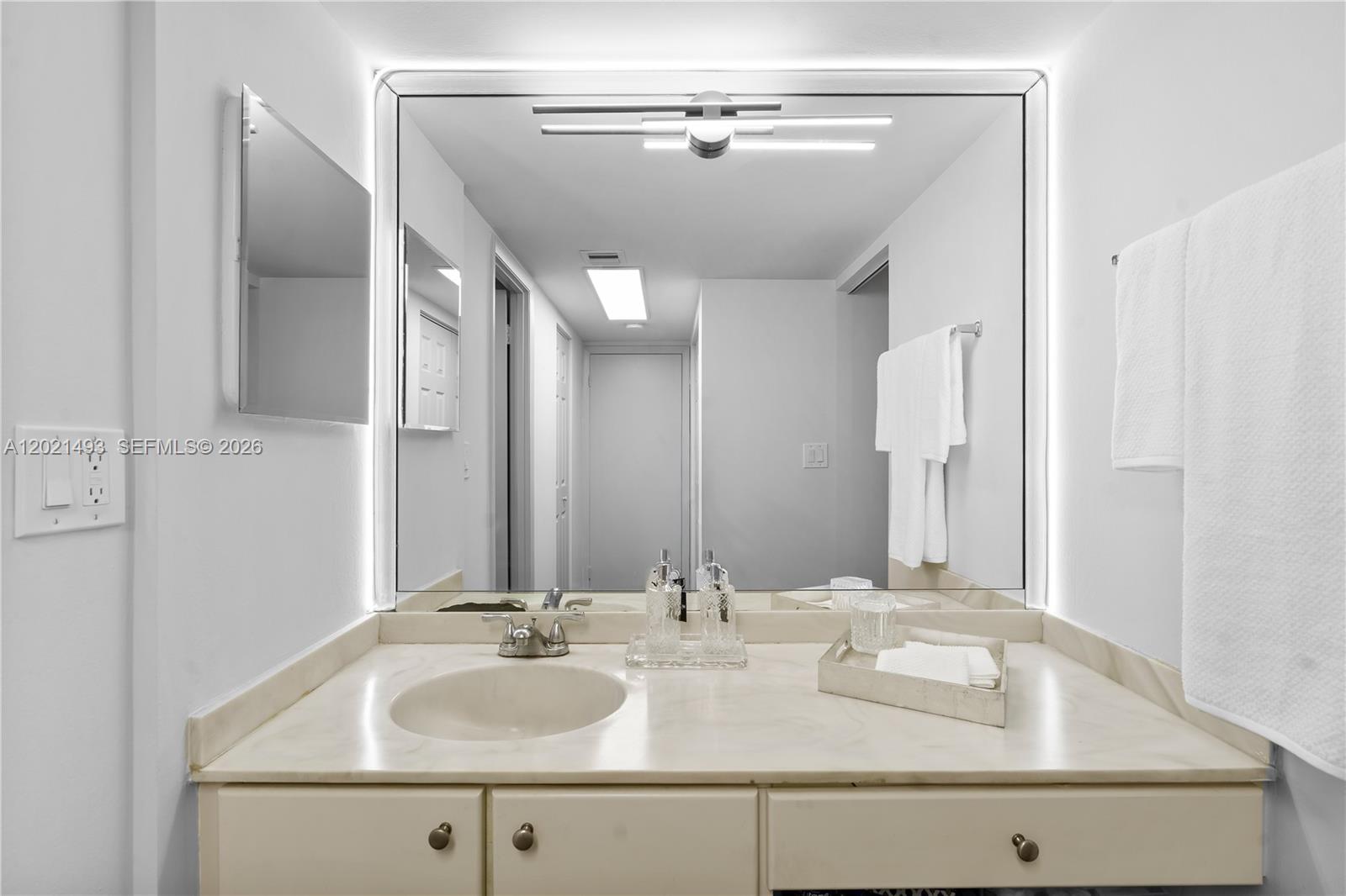 Photo of 20335 Country Club Dr  #404, Aventura, Florida, 33180 - 