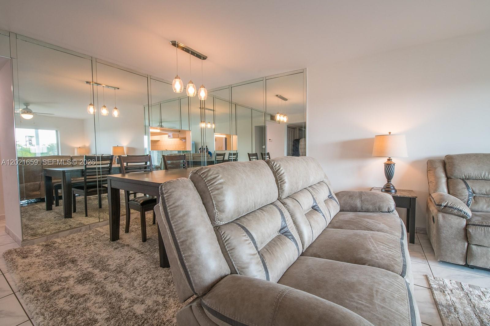 See details 502 2 / 2 992 sq. ft. $ 2026-05-19 0 Photo