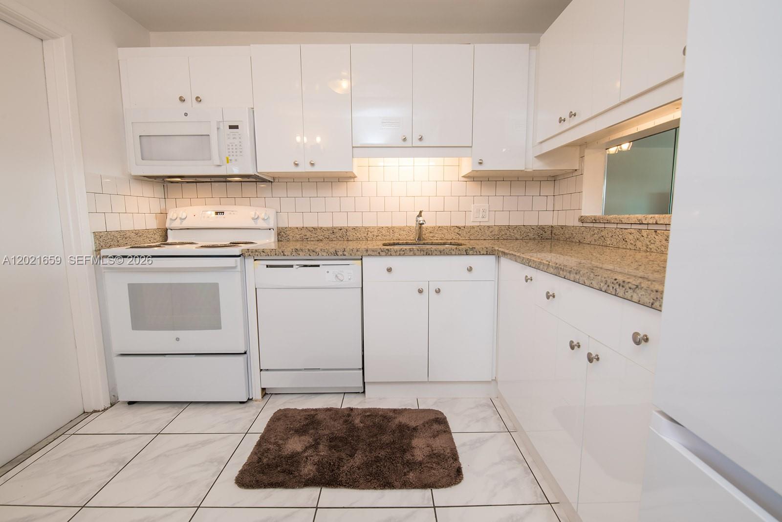 See details 502 2 / 2 992 sq. ft. $ 2026-05-19 0 Photo