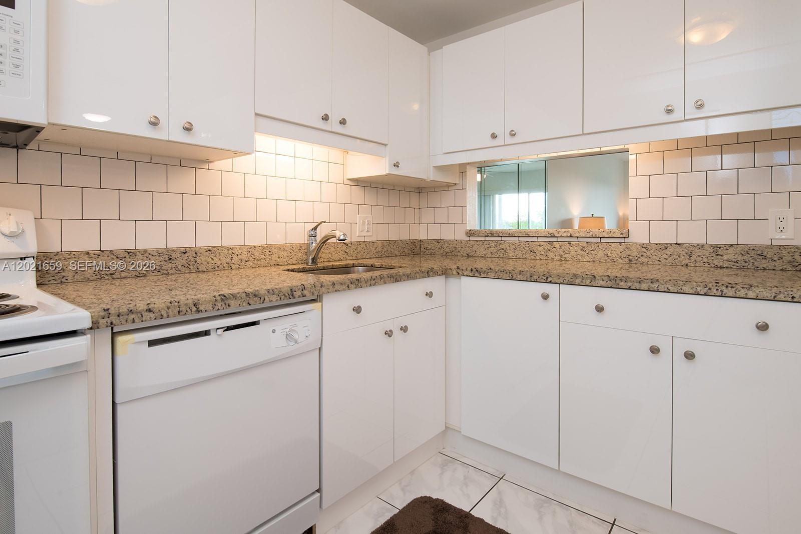 See details 502 2 / 2 992 sq. ft. $ 2026-05-19 0 Photo