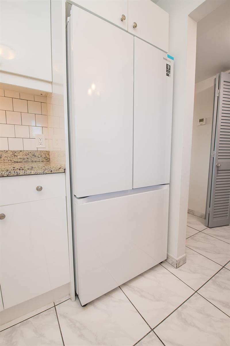 See details 502 2 / 2 992 sq. ft. $ 2026-05-19 0 Photo