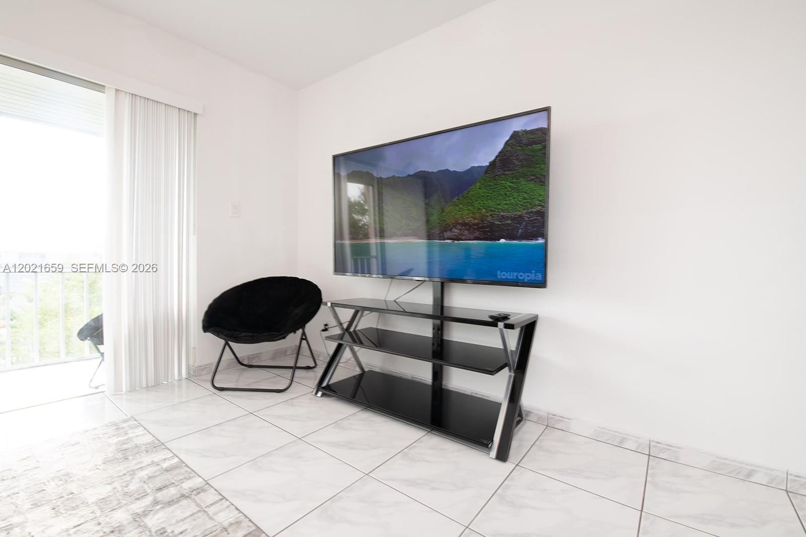 See details 502 2 / 2 992 sq. ft. $ 2026-05-19 0 Photo