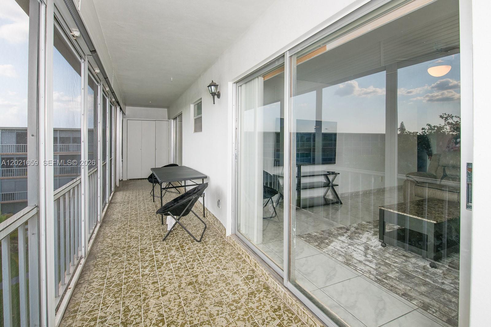 See details 502 2 / 2 992 sq. ft. $ 2026-05-19 0 Photo