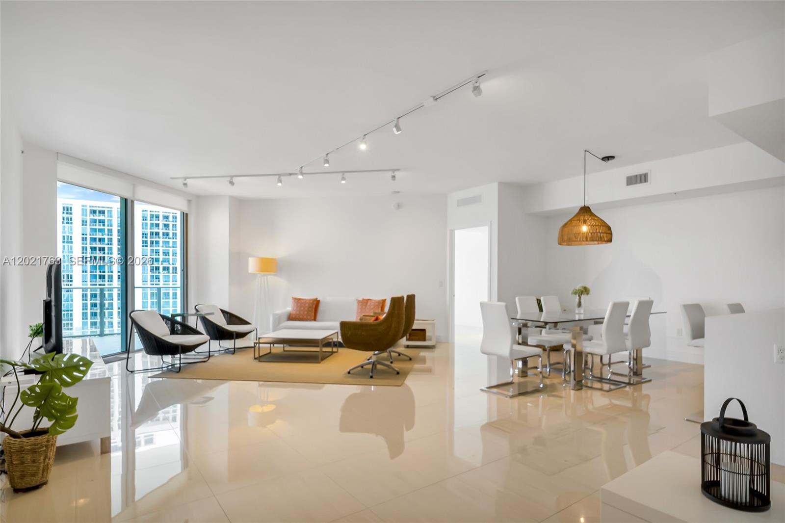 Photo of 17301 Biscayne Blvd #907, North Miami Beach, Florida, 33160 -