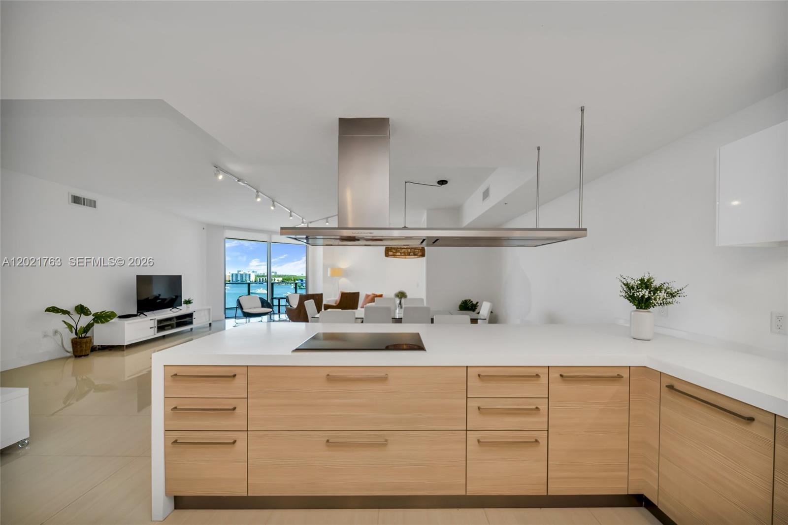 Photo of 17301 Biscayne Blvd #907, North Miami Beach, Florida, 33160 -