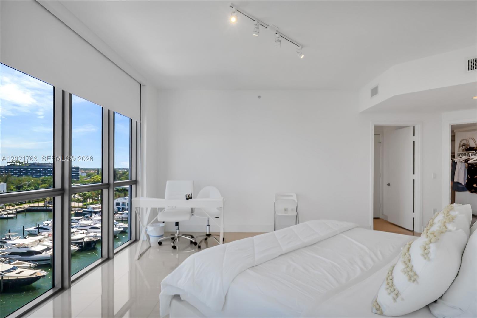 Photo of 17301 Biscayne Blvd #907, North Miami Beach, Florida, 33160 -