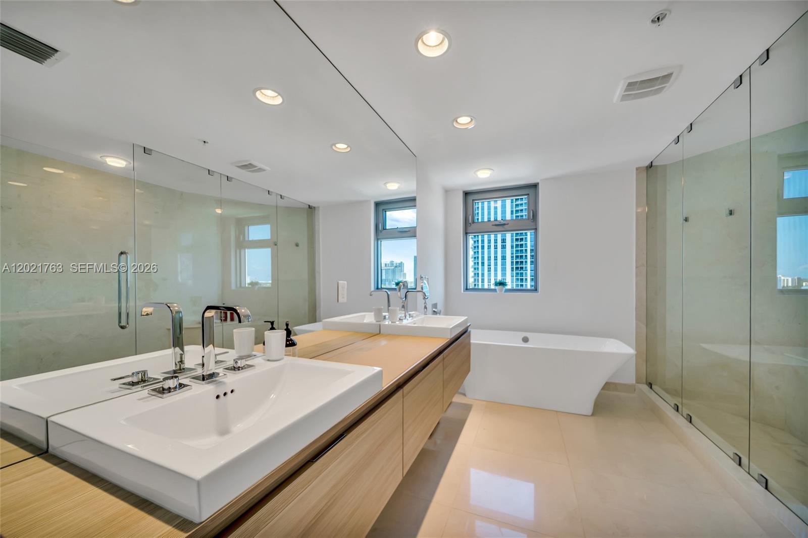 Photo of 17301 Biscayne Blvd #907, North Miami Beach, Florida, 33160 -