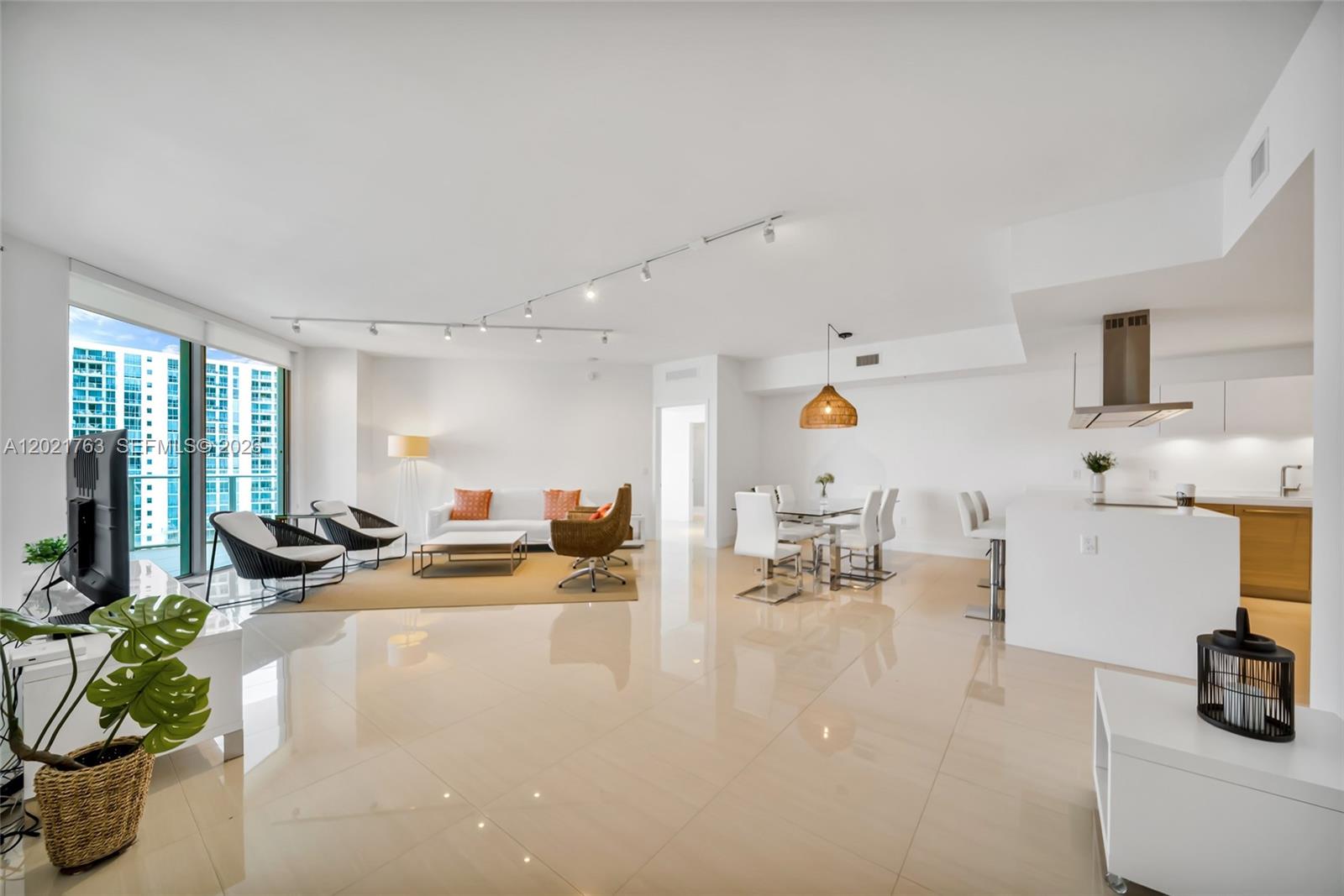 Photo of 17301 Biscayne Blvd #907, North Miami Beach, Florida, 33160 -