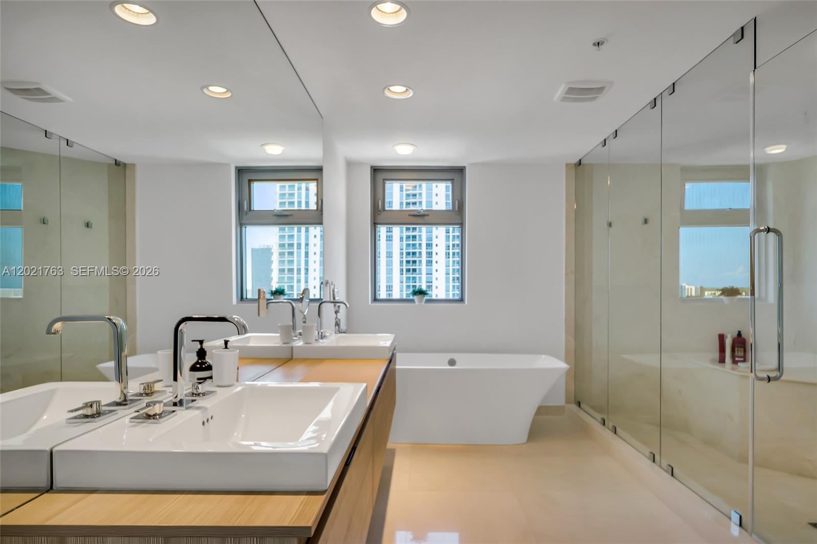 Photo of 17301 Biscayne Blvd #907, North Miami Beach, Florida, 33160 -