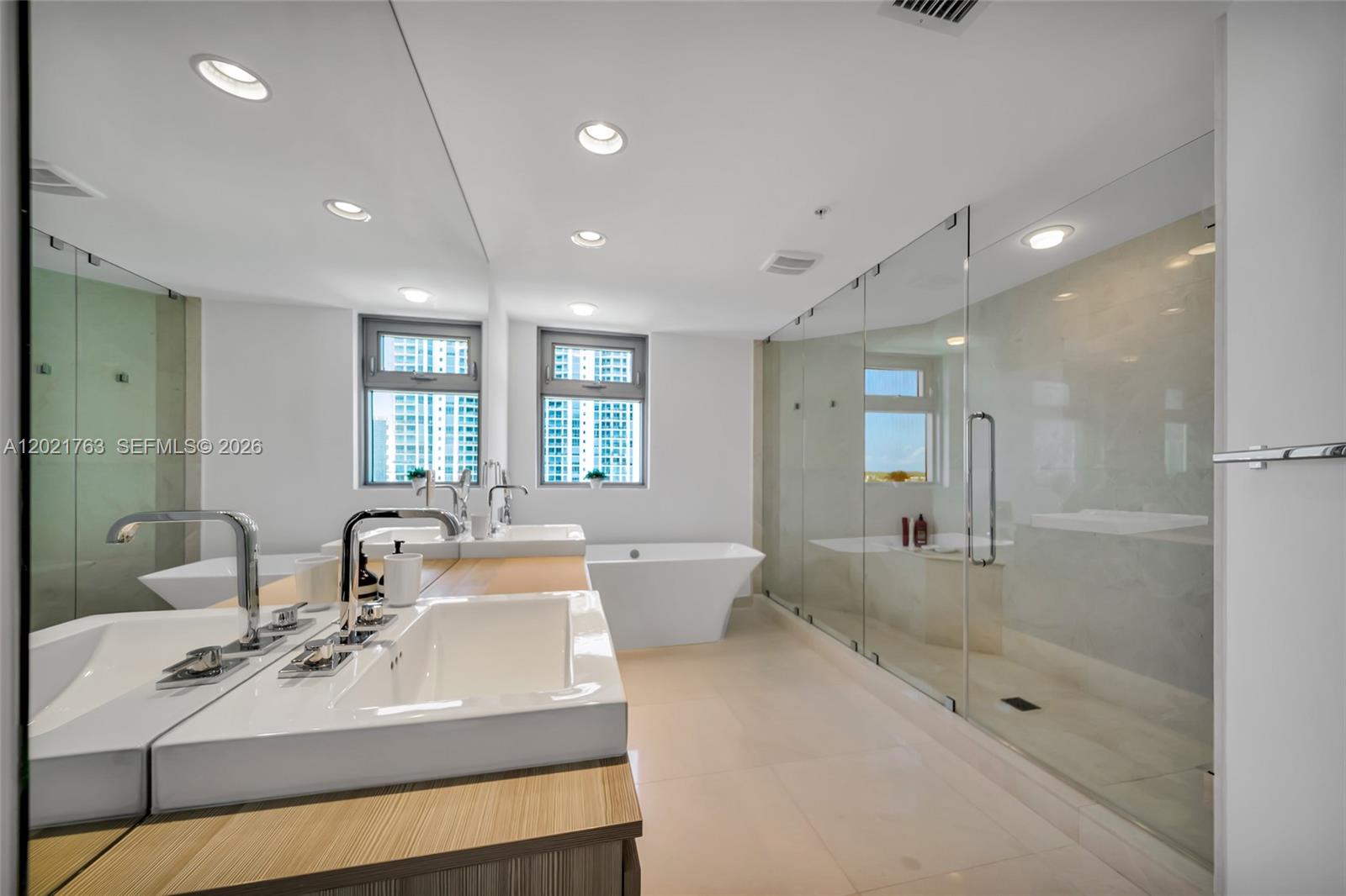 Photo of 17301 Biscayne Blvd #907, North Miami Beach, Florida, 33160 -