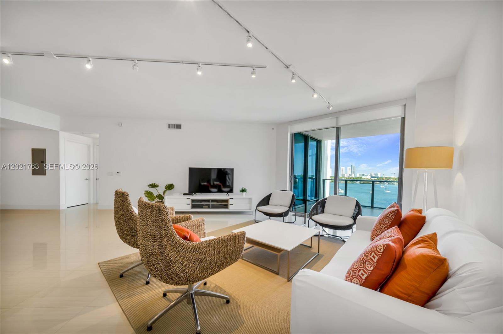 Photo of 17301 Biscayne Blvd #907, North Miami Beach, Florida, 33160 -