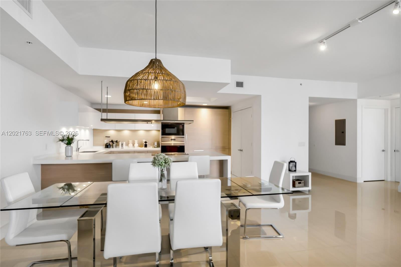 Photo of 17301 Biscayne Blvd #907, North Miami Beach, Florida, 33160 -