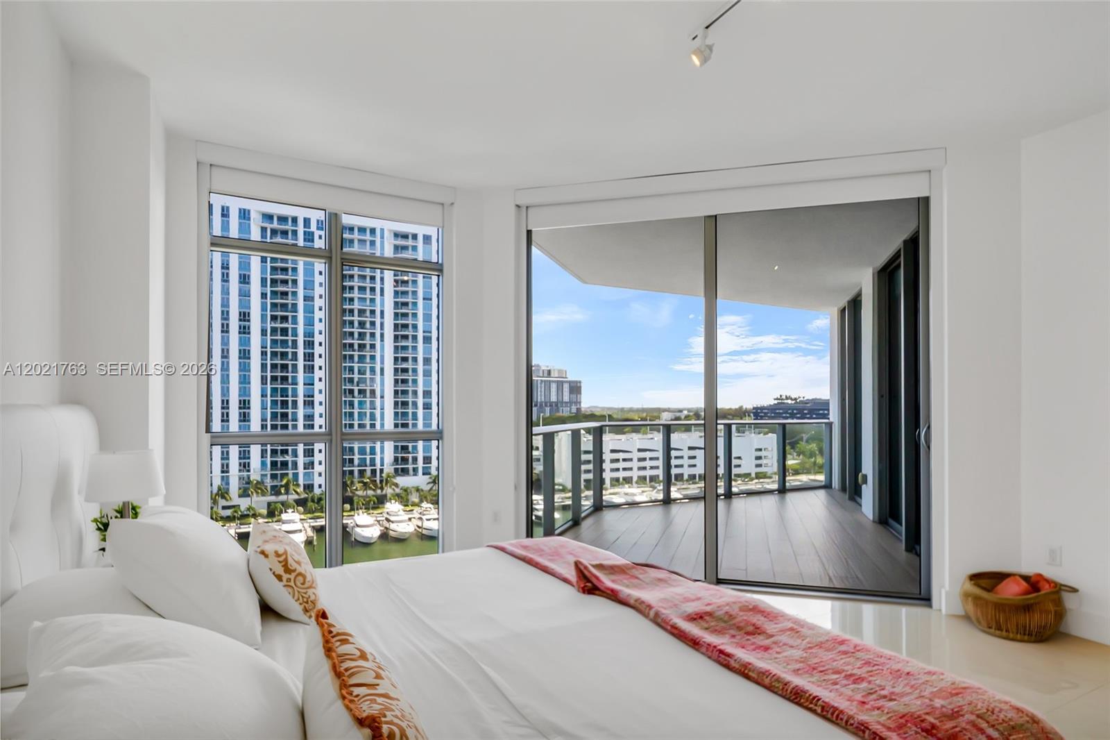 Photo of 17301 Biscayne Blvd #907, North Miami Beach, Florida, 33160 -