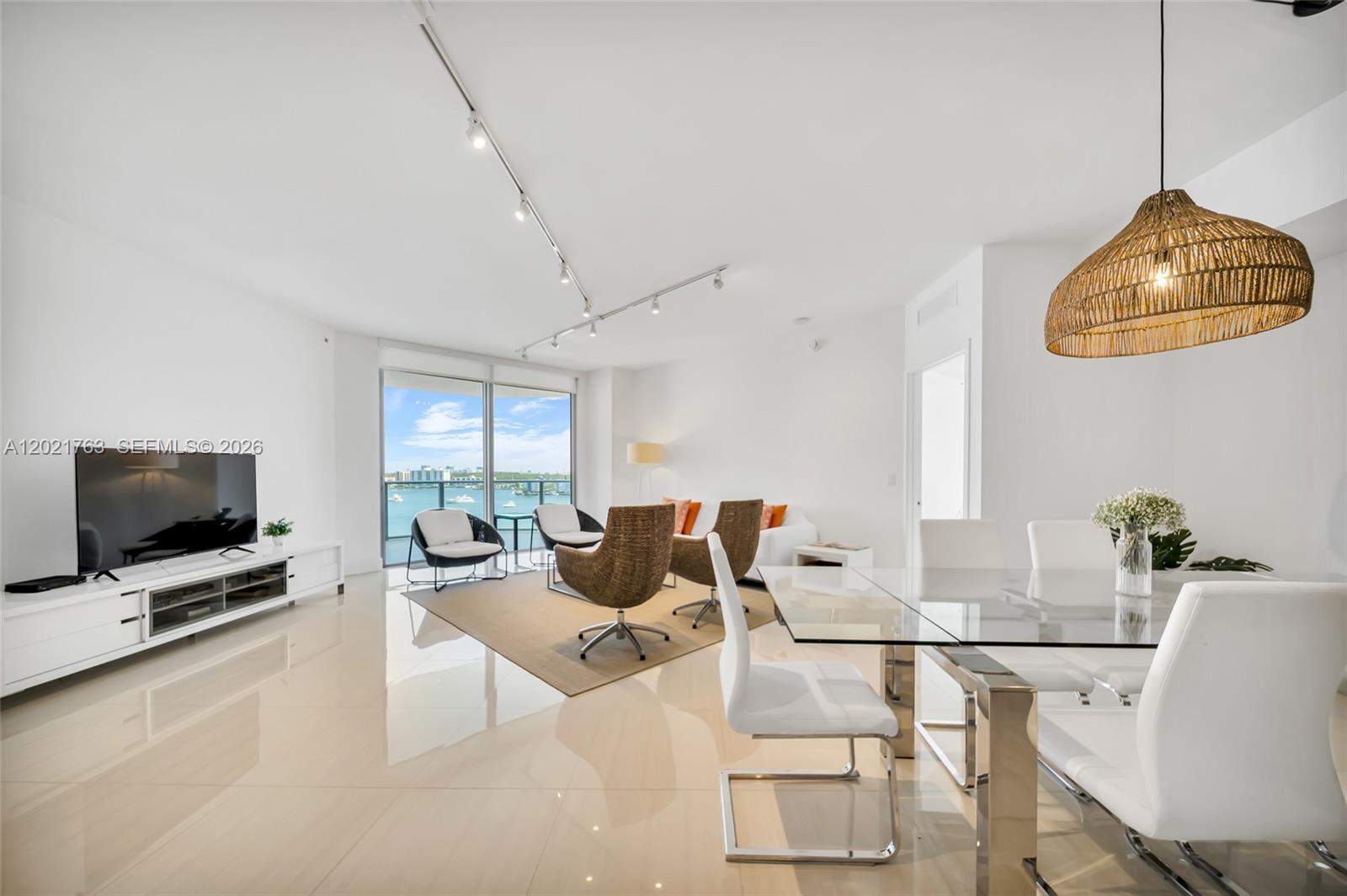 Photo of 17301 Biscayne Blvd #907, North Miami Beach, Florida, 33160 -