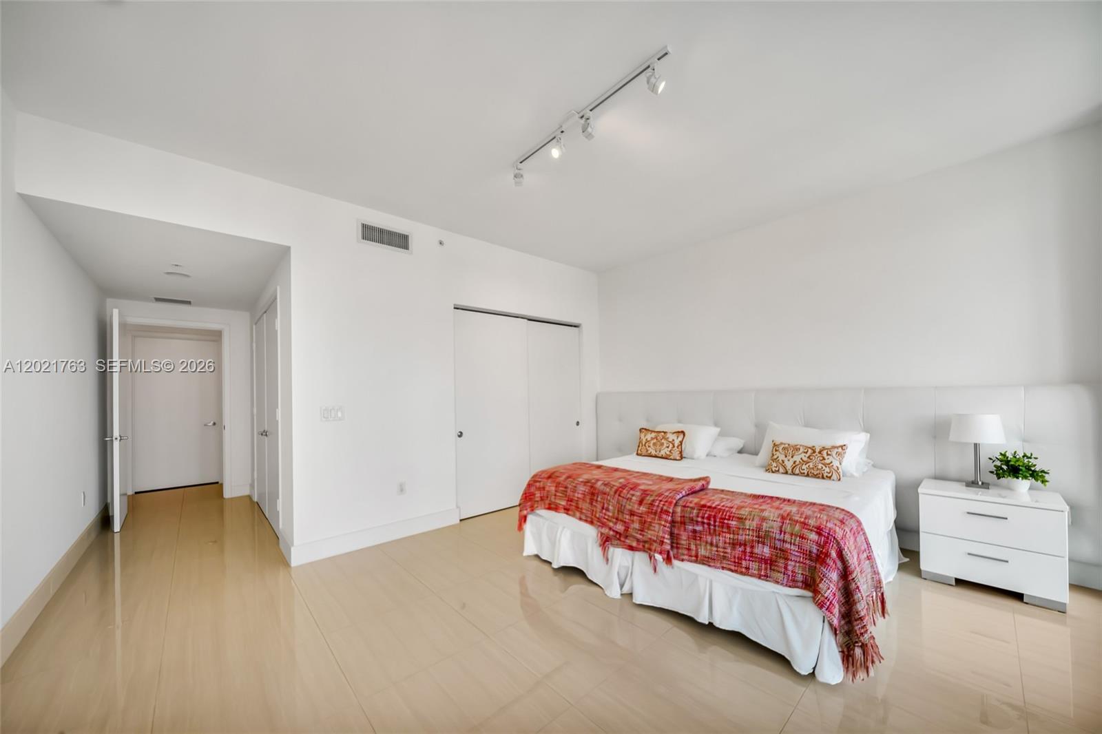 Photo of 17301 Biscayne Blvd #907, North Miami Beach, Florida, 33160 -