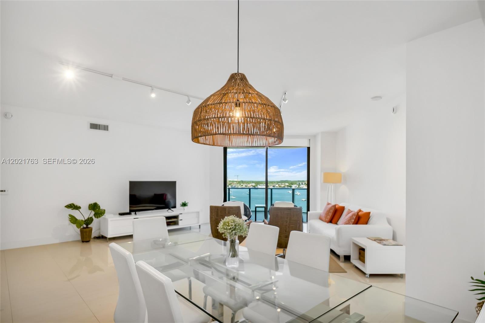 Photo of 17301 Biscayne Blvd #907, North Miami Beach, Florida, 33160 -