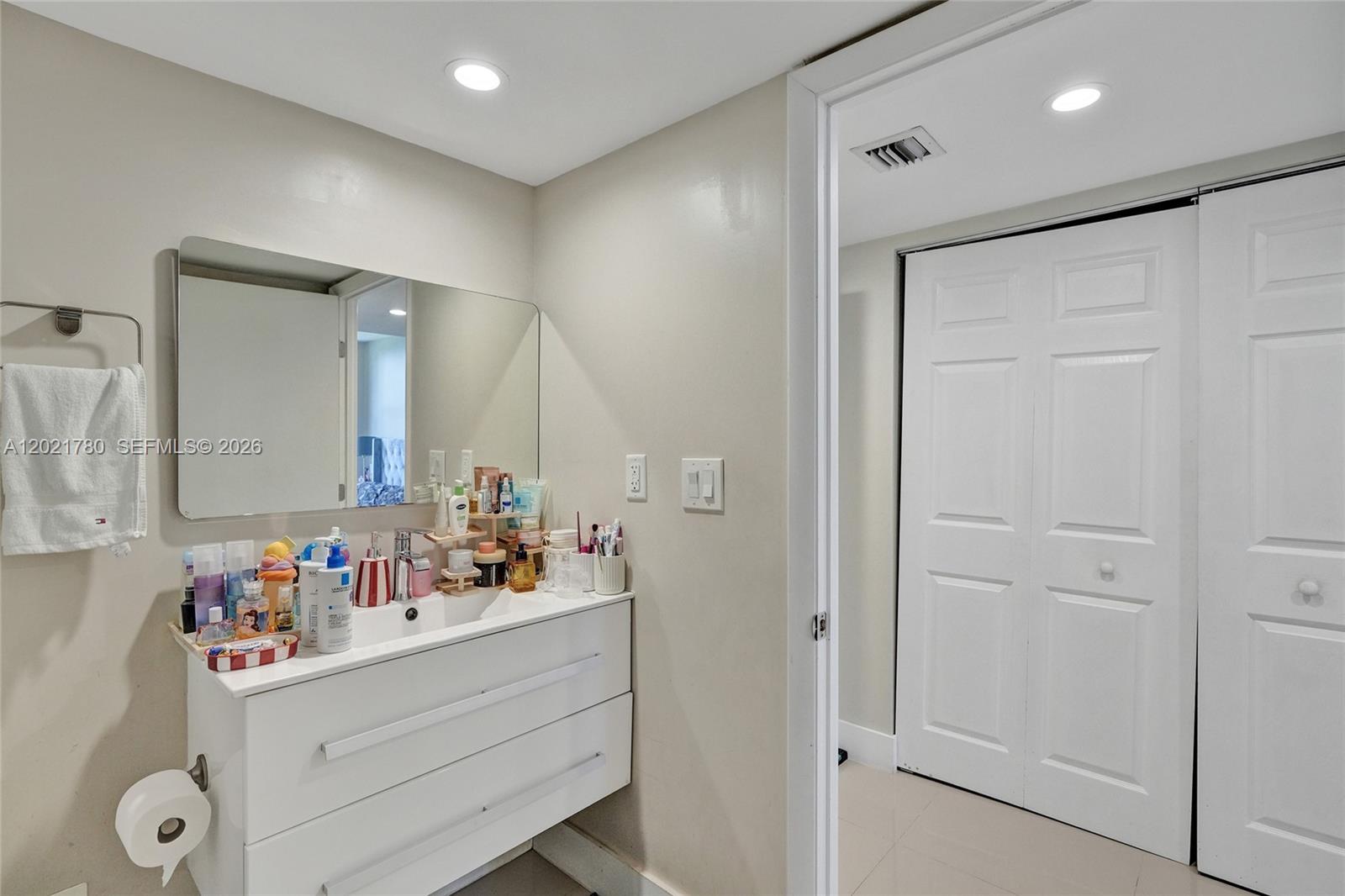 Photo of 20335 Country Club Dr  #809, Aventura, Florida, 33180 - 