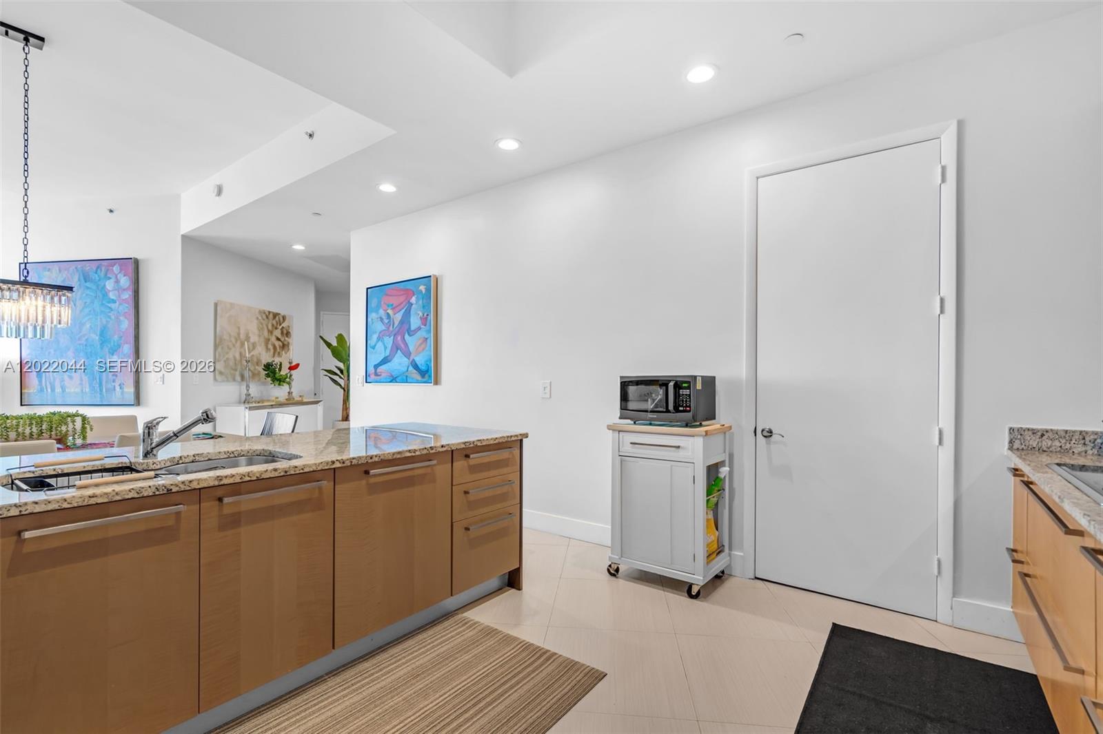 See details 3407 3 / 3 2084 sq. ft. $ 2026-05-19 0 Photo