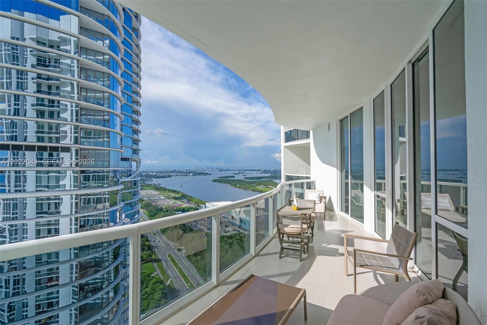 See details 3407 3 / 3 2084 sq. ft. $ 2026-05-19 0 Photo