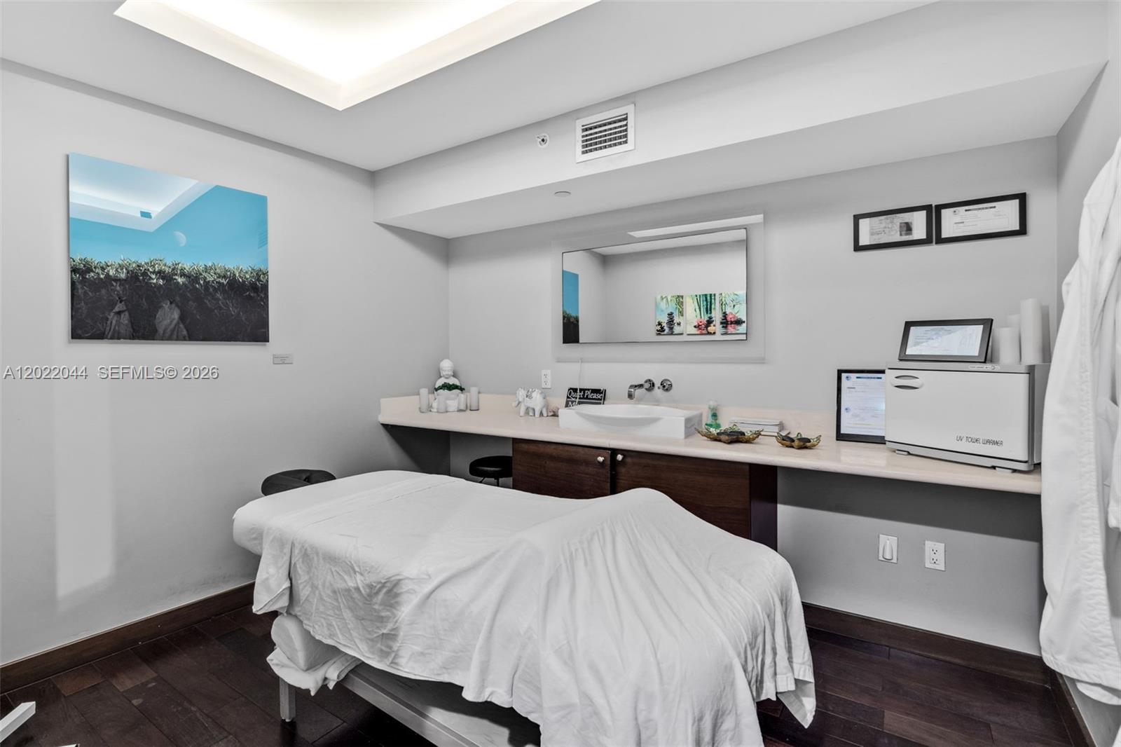 See details 3407 3 / 3 2084 sq. ft. $ 2026-05-19 0 Photo
