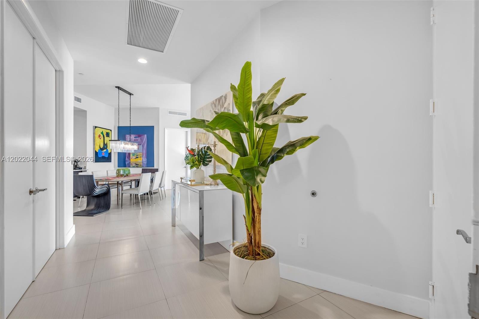 See details 3407 3 / 3 2084 sq. ft. $ 2026-05-19 0 Photo