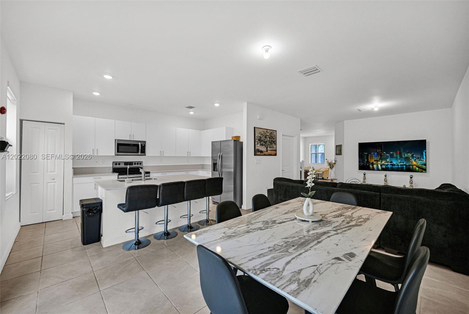 16233 3 / 3 1827 sq. ft. $ 2026-05-19 0 Photo