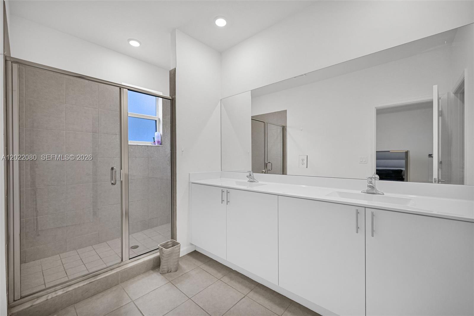 16233 3 / 3 1827 sq. ft. $ 2026-05-19 0 Photo