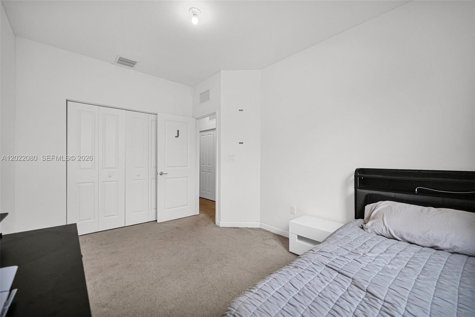 16233 3 / 3 1827 sq. ft. $ 2026-05-19 0 Photo