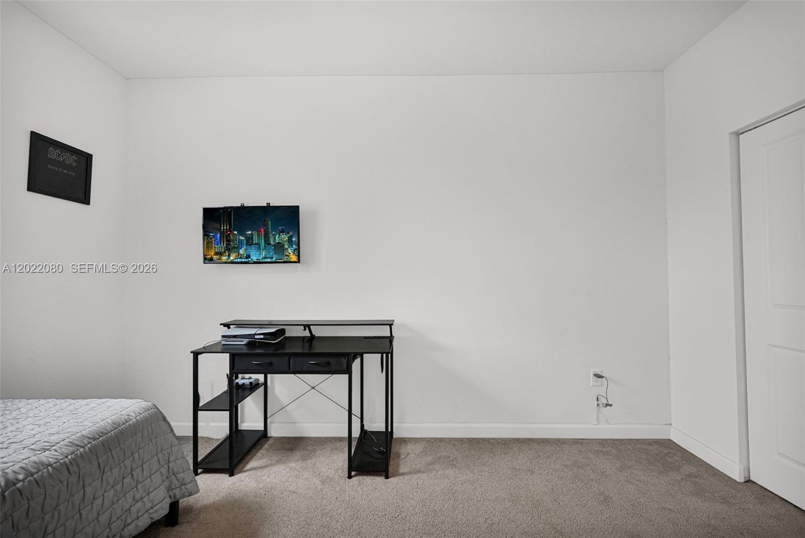 16233 3 / 3 1827 sq. ft. $ 2026-05-19 0 Photo