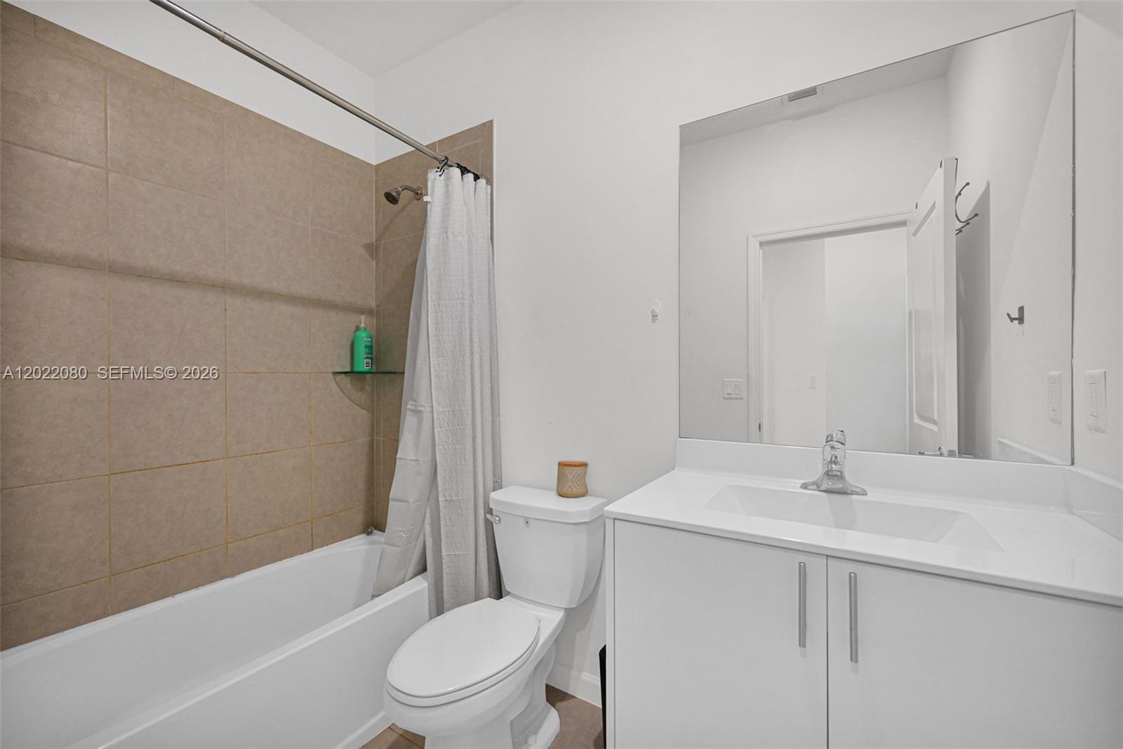 16233 3 / 3 1827 sq. ft. $ 2026-05-19 0 Photo
