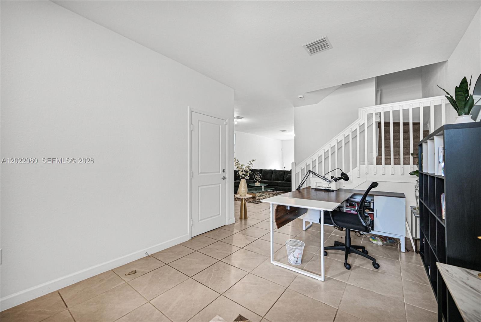16233 3 / 3 1827 sq. ft. $ 2026-05-19 0 Photo