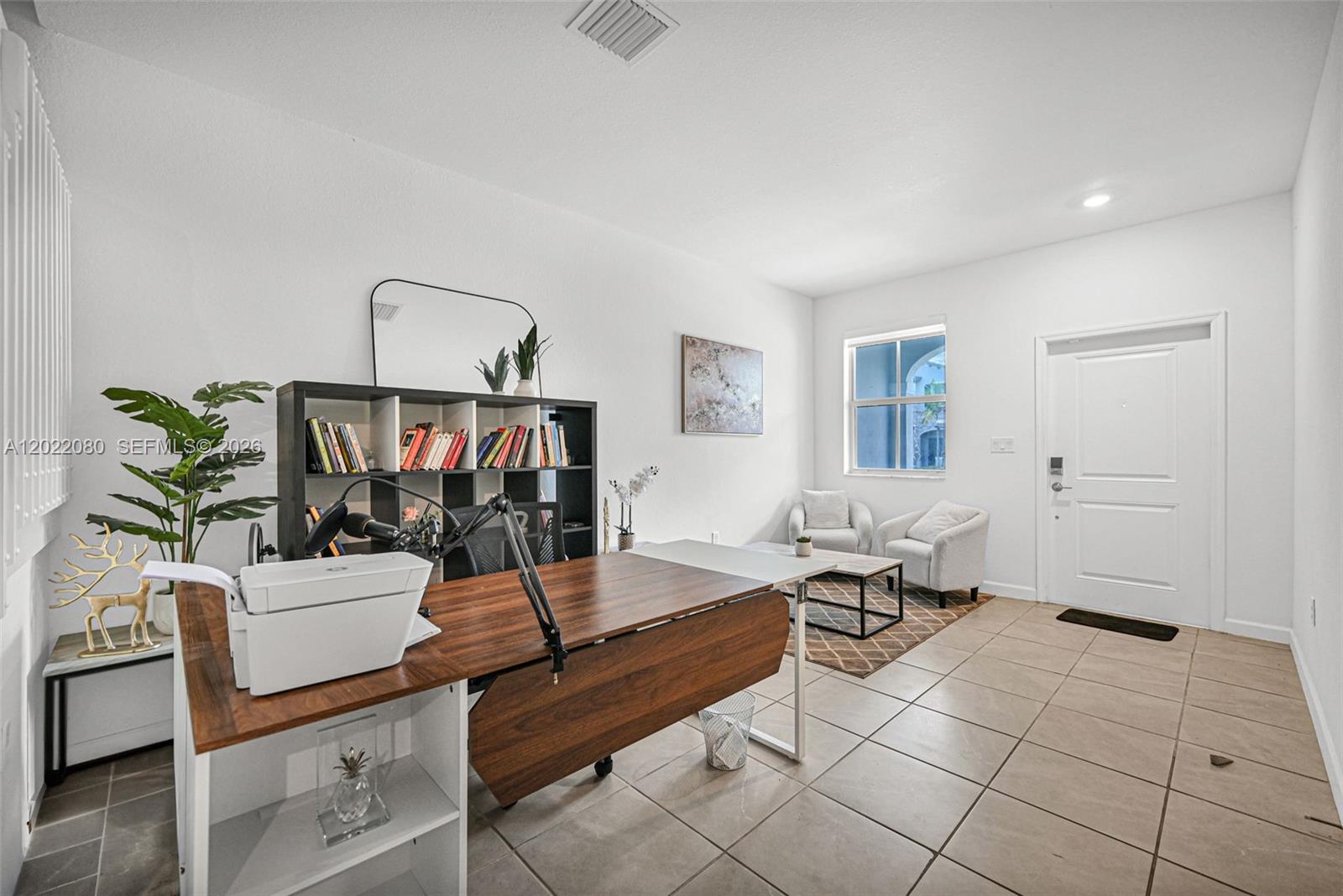 16233 3 / 3 1827 sq. ft. $ 2026-05-19 0 Photo