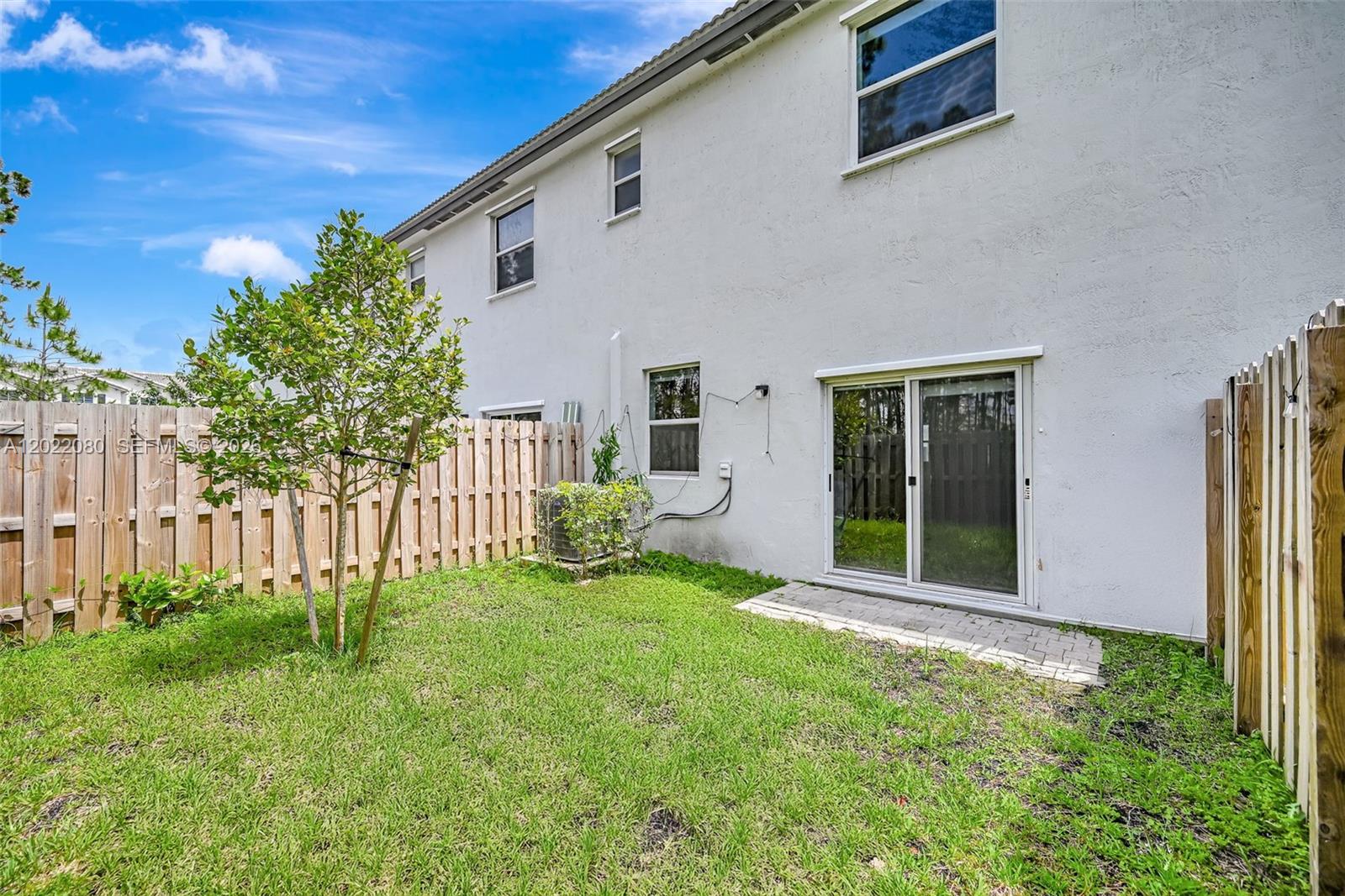 16233 3 / 3 1827 sq. ft. $ 2026-05-19 0 Photo