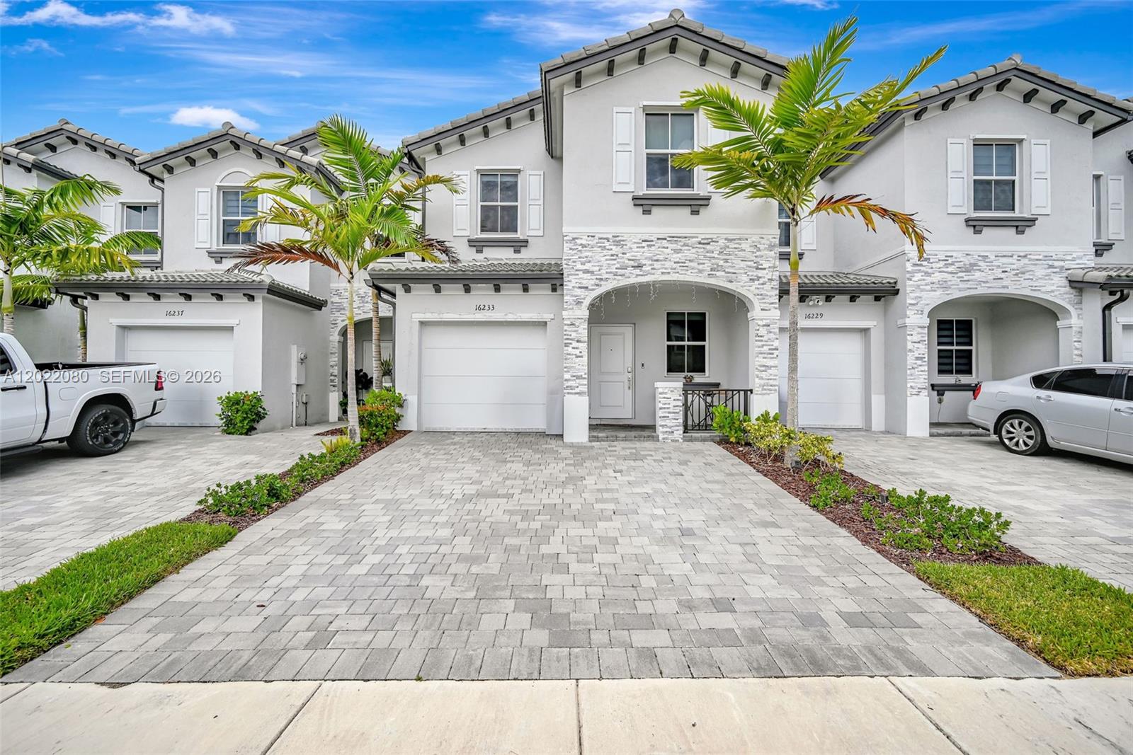 16233 3 / 3 1827 sq. ft. $ 2026-05-19 0 Photo