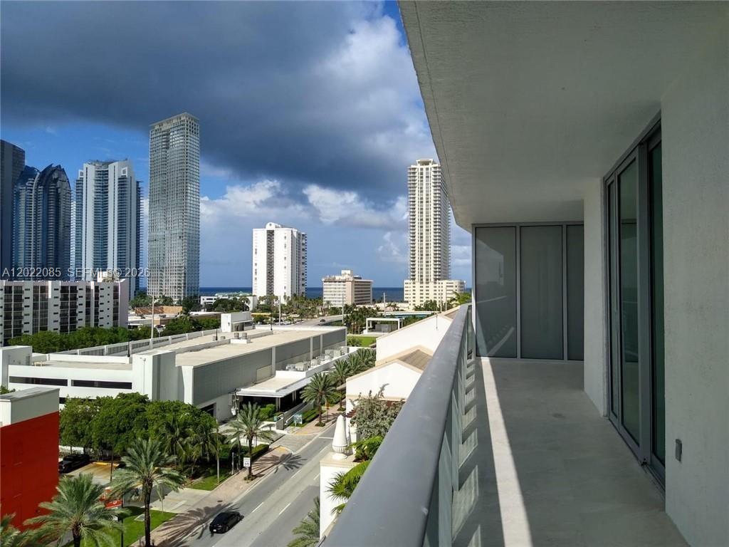 See details 5-1003 3 / 3 1524 sq. ft. $ 2026-05-19 0 Photo