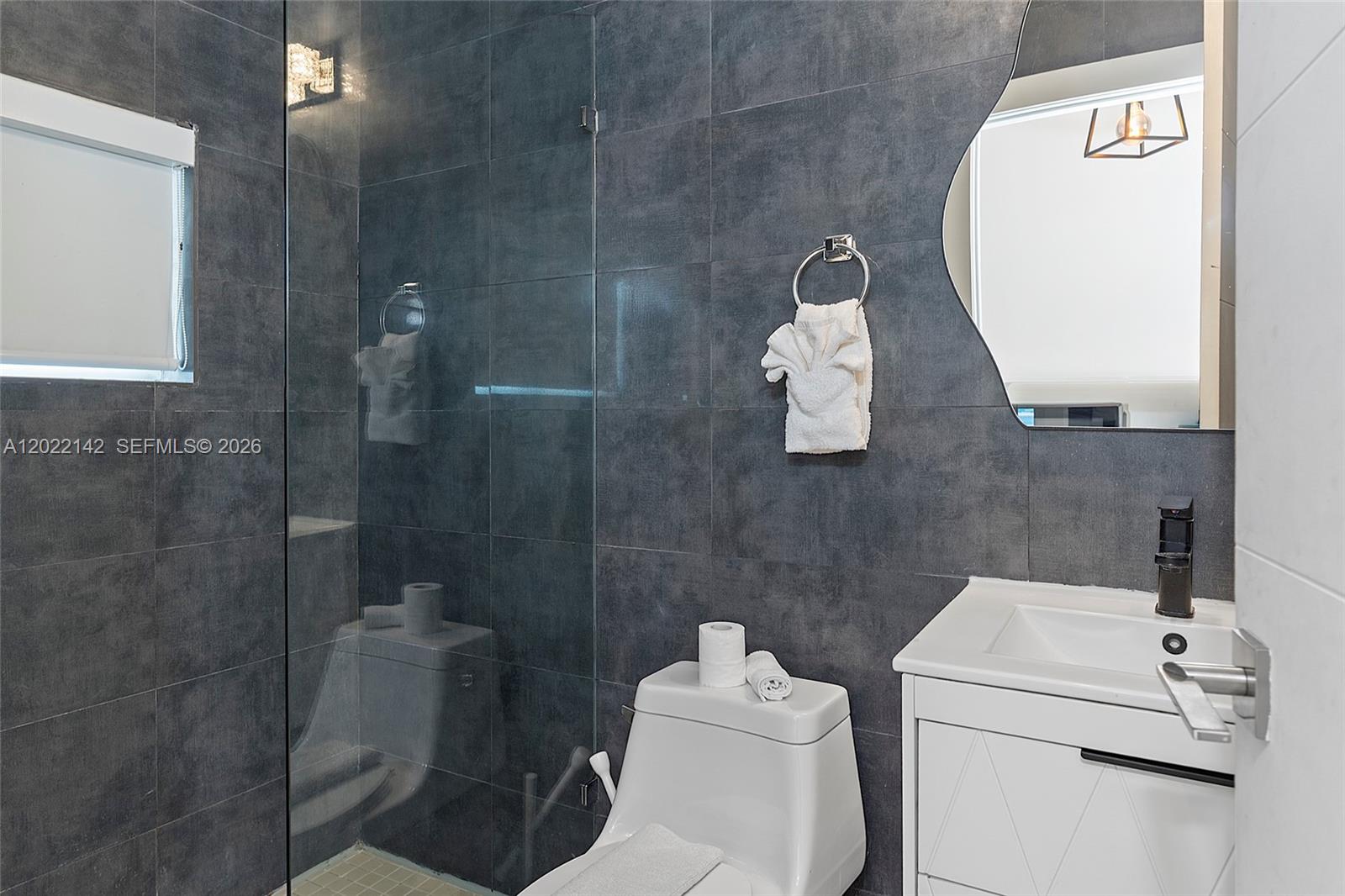 See details / 4779 sq. ft. $ 2026-05-19 0 Photo