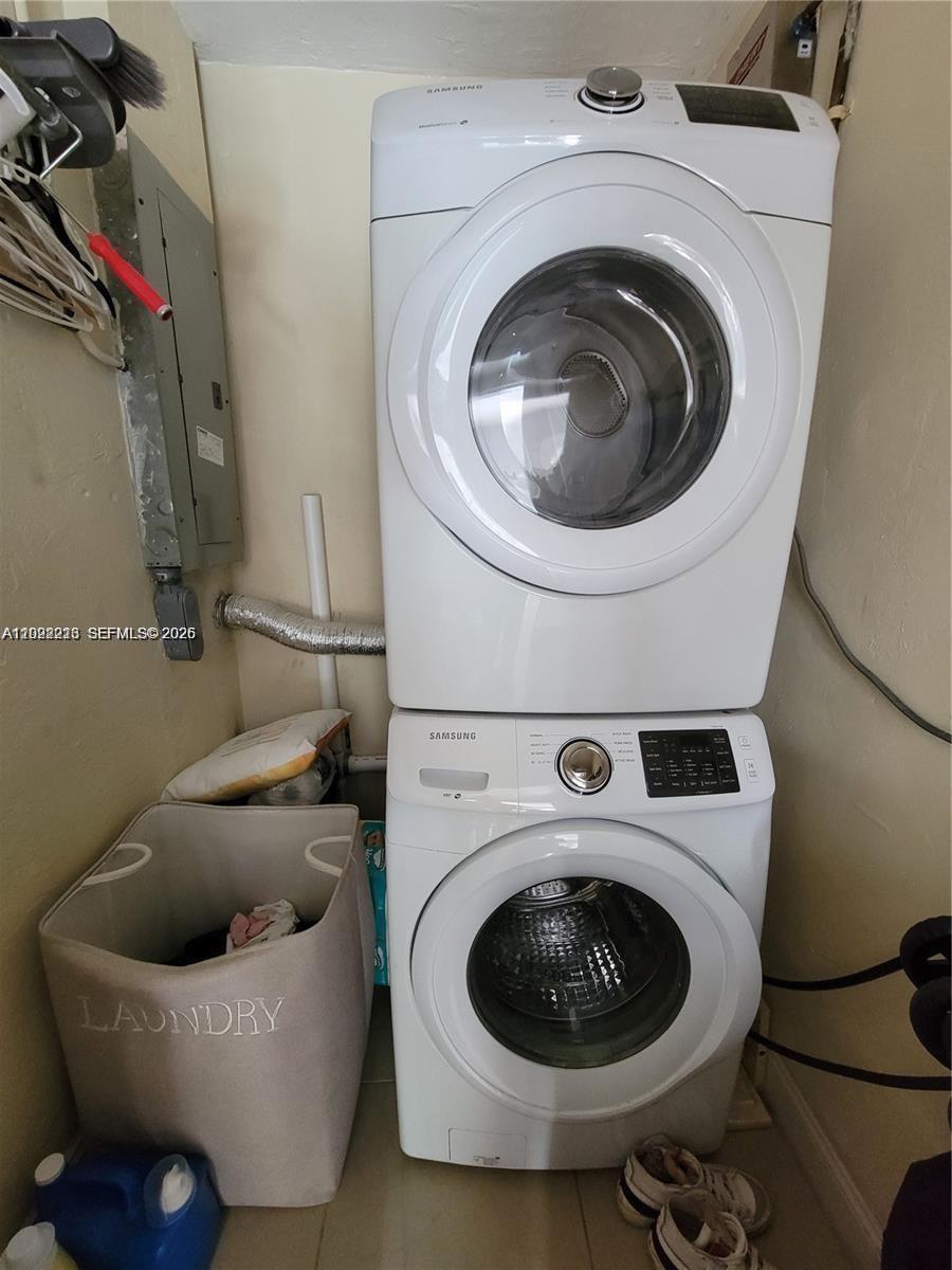 6930 3 / 2 1426 sq. ft. $ 2026-06-24 0 Photo