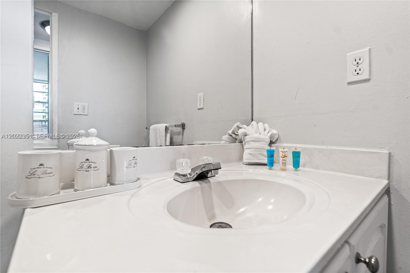 Photo of 3801 Ocean Dr #2Z, Hollywood, Florida, 33019 -