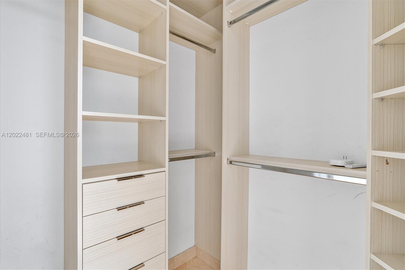 See details 904 3 / 4 2327 sq. ft. $ 2026-05-20 0 Photo