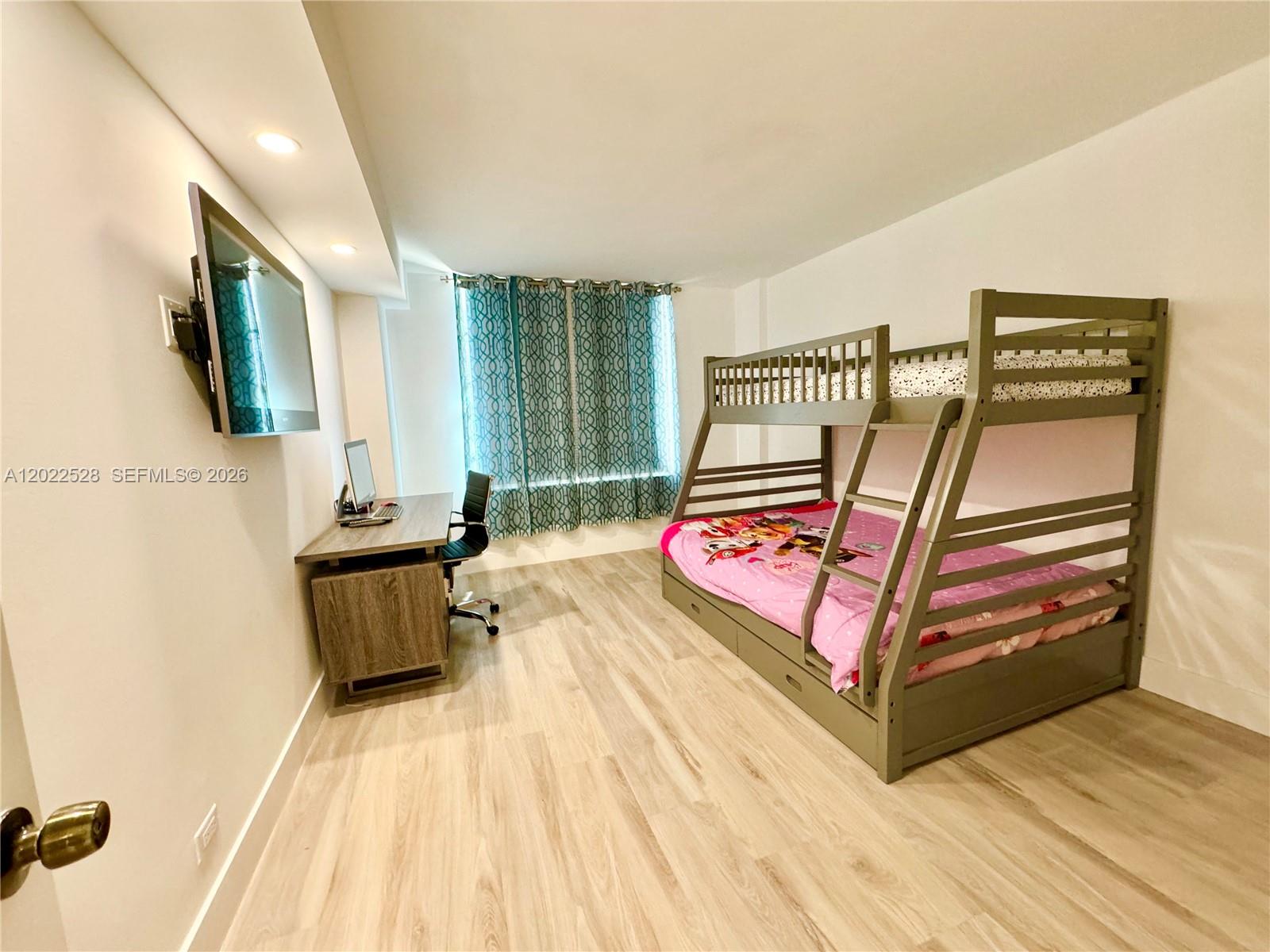 See details 2316 2 / 2 1276 sq. ft. $ 2026-05-20 0 Photo