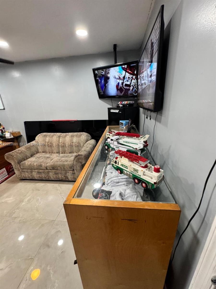 See details 12390 / sq. ft. $ 2026-05-20 0 Photo
