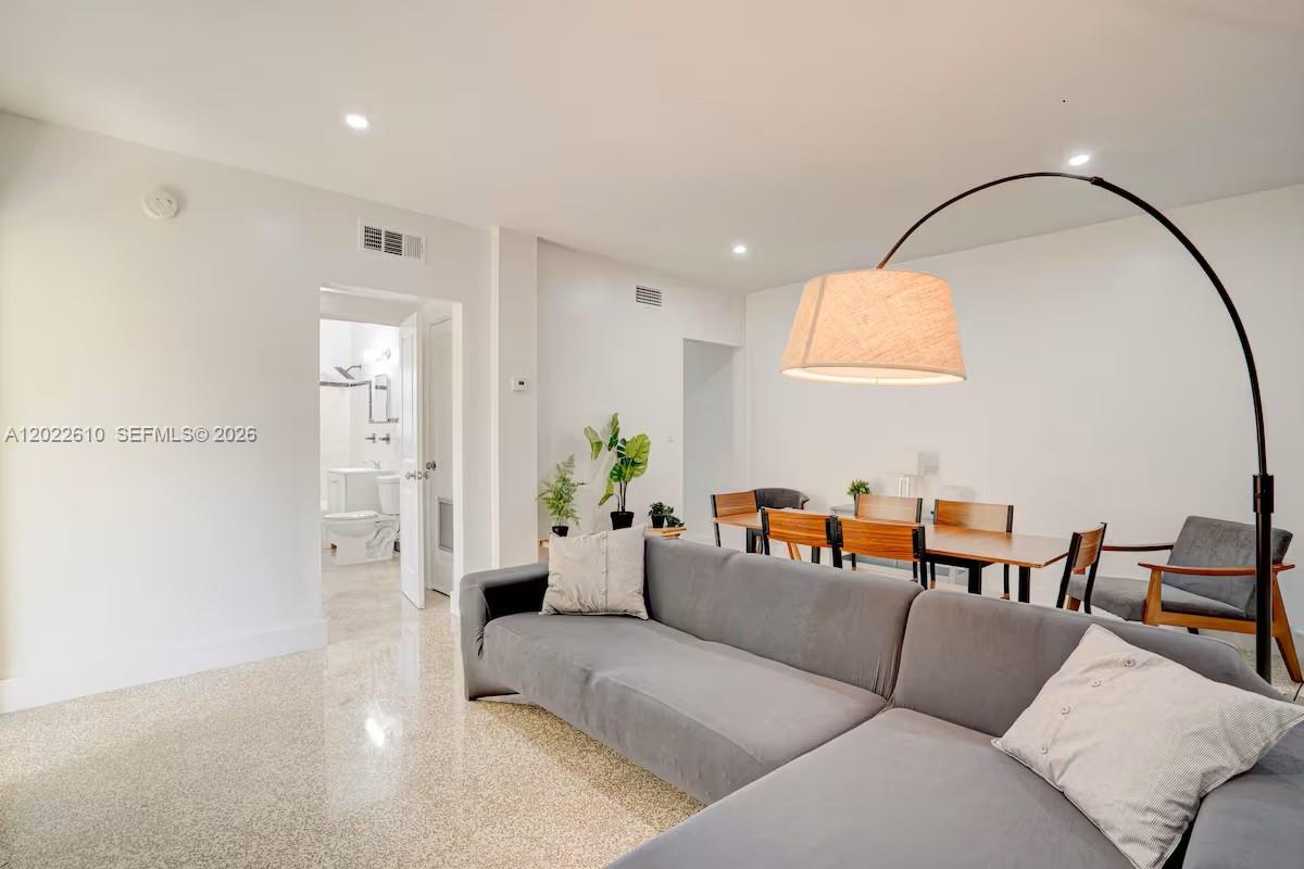   /  1484 sq. ft. $ 2026-05-20 0 Photo