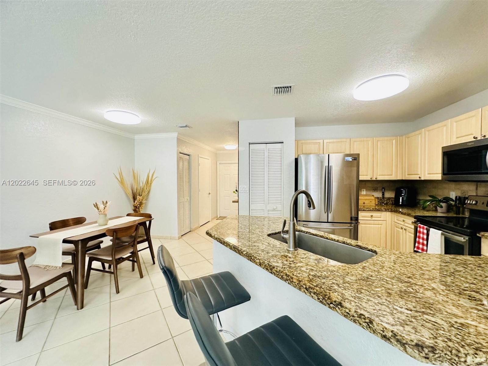Ver detalles 8952 3 / 3 1473 sq. ft. $ 2026-05-21 0 foto